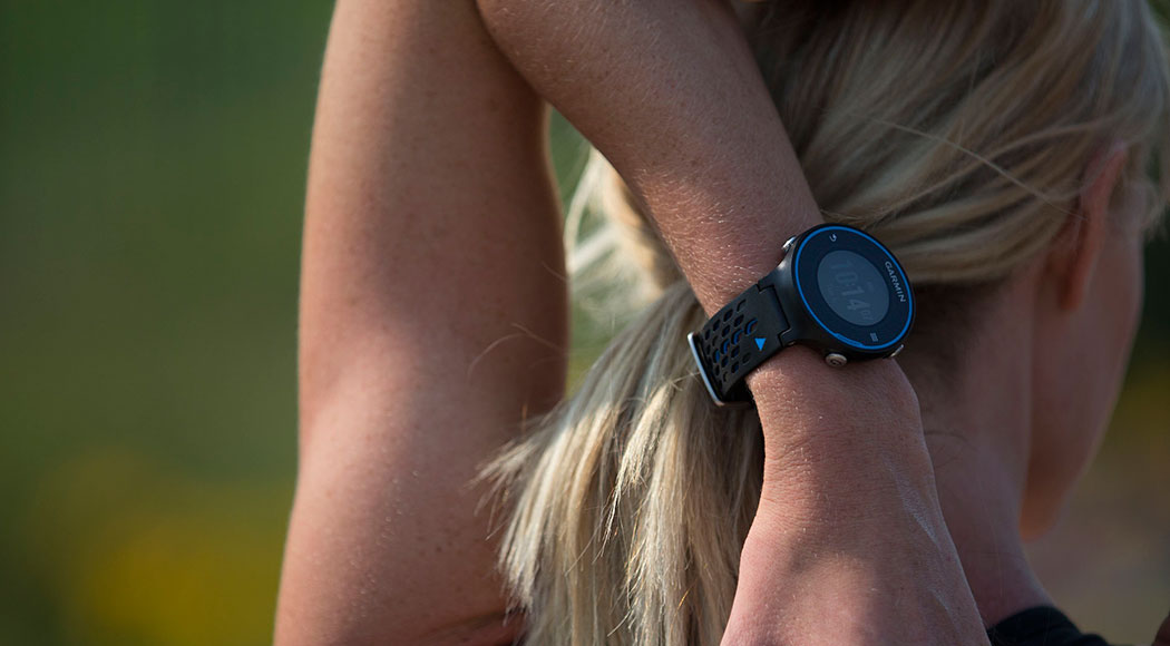 Garmin Forerunner 620 Orologio Da Corsa GPS - Touchscreen A Colori, Monitoraggio Frequenza Cardiaca, Bianco/Arancione